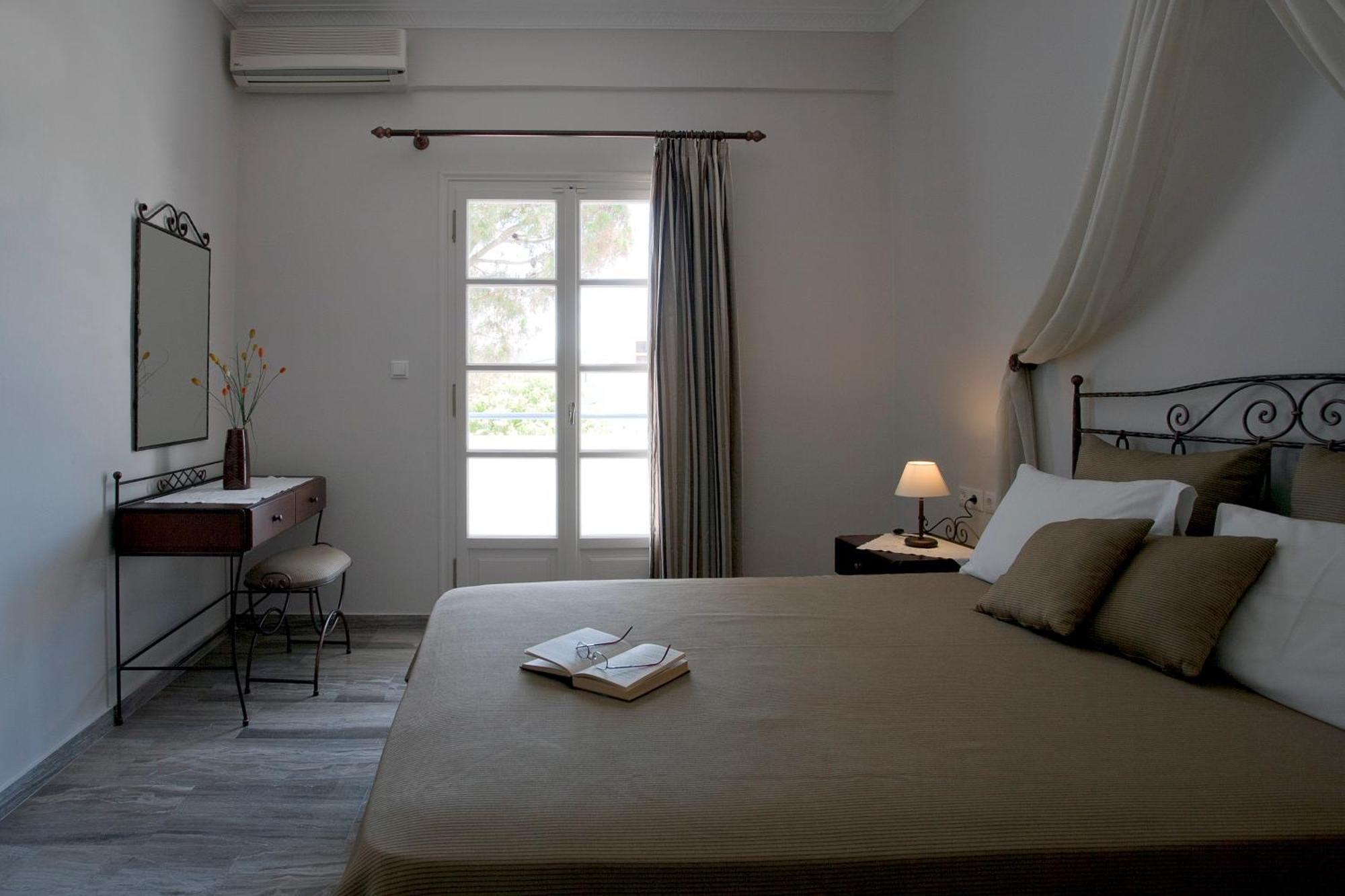 Preka Maria Aparthotel Kamári Buitenkant foto