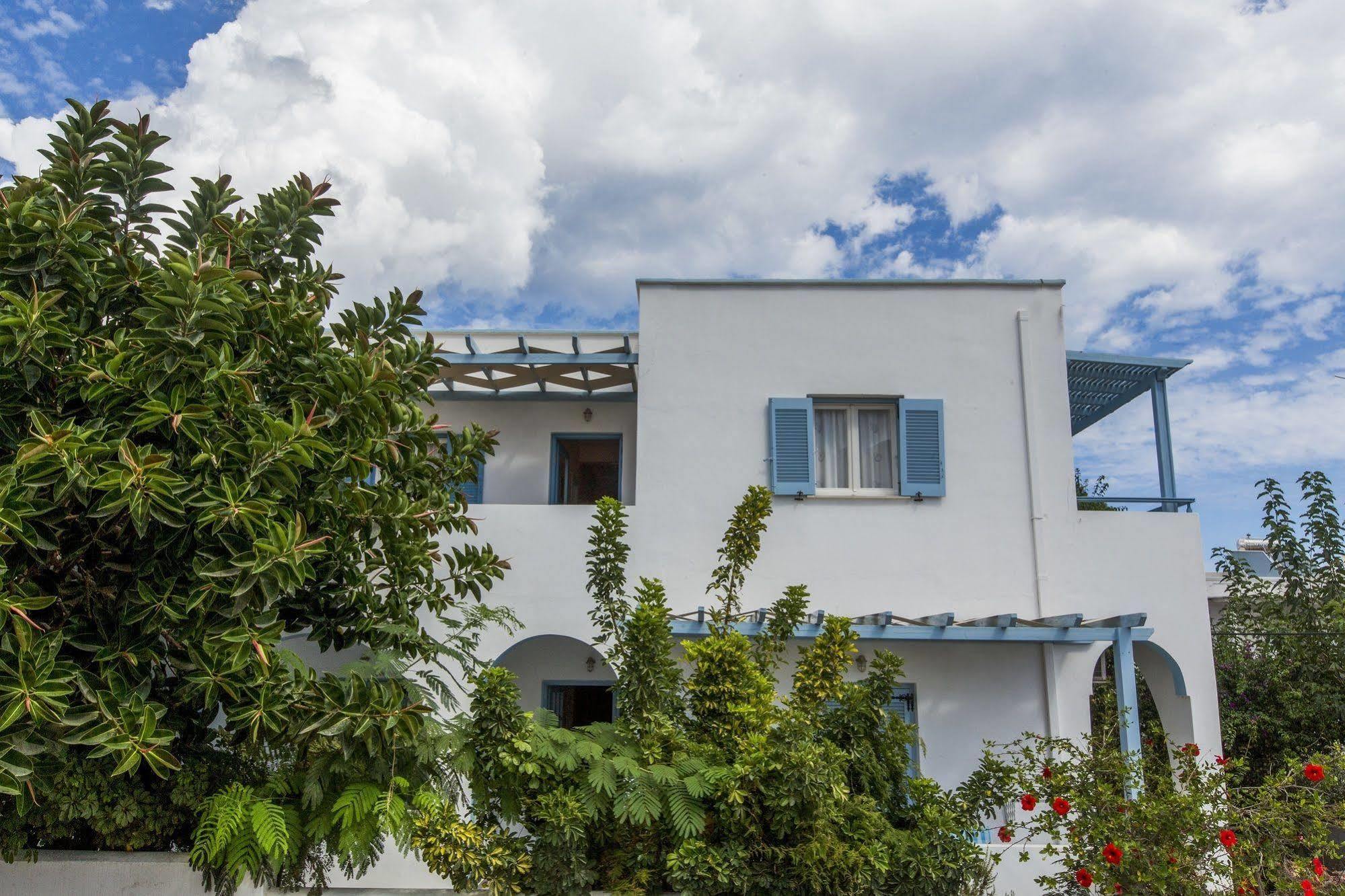 Preka Maria Aparthotel Kamári Buitenkant foto