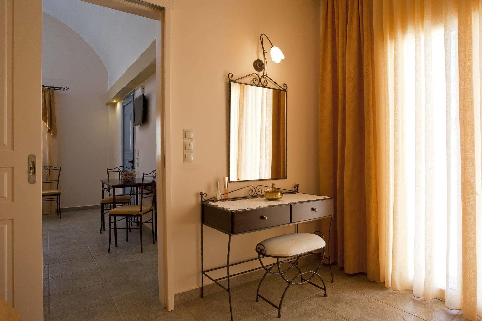 Preka Maria Aparthotel Kamári Buitenkant foto